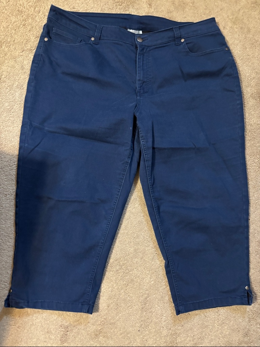Catherines Navy Blue Sateen Stretch Capris, 5 pkt style EUC this tag is a 22WT